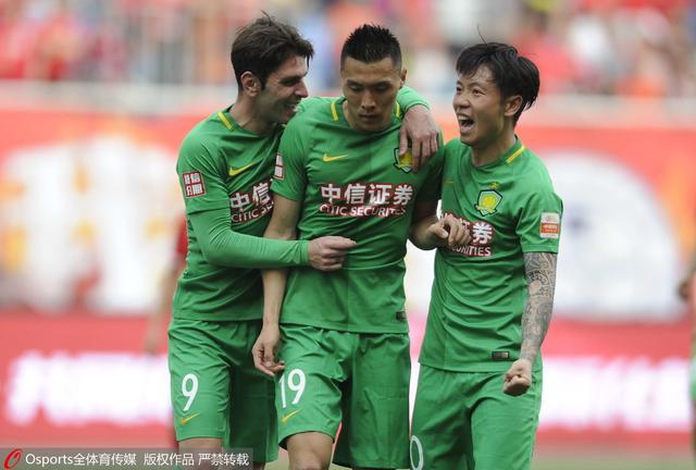 英超-布莱顿0-0西汉姆联 铁锤仍第6海鸥升第7北京时间3:30，英超第20轮西汉姆联主场迎战布莱顿。